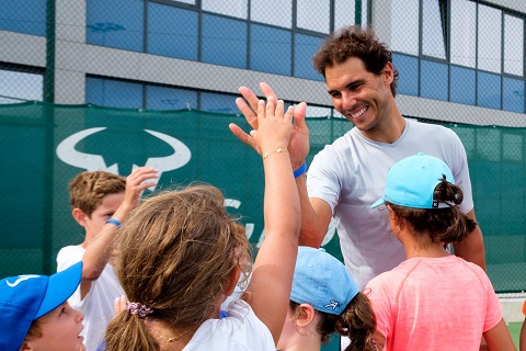 Movistar becará a jóvenes jugadores en la Rafa Nadal Academy by Movistar