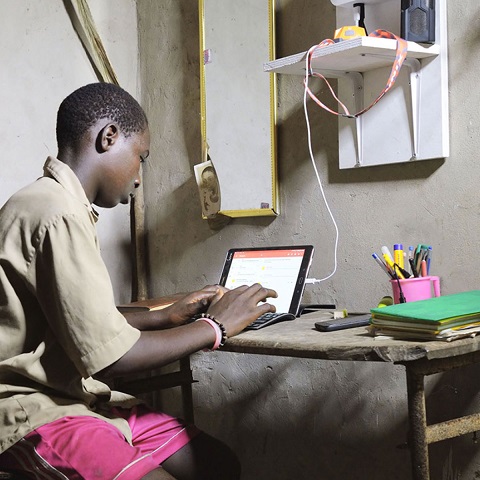 ProFuturo and Wayra reward two startups that bring electricity and connectivity to remote schools