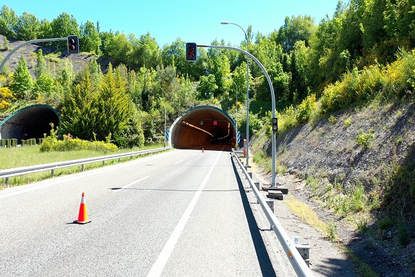 Telefónica promotes the smart road with the deployment of 5G coverage and sensorisation in the Cereixal tunnel to assist driving