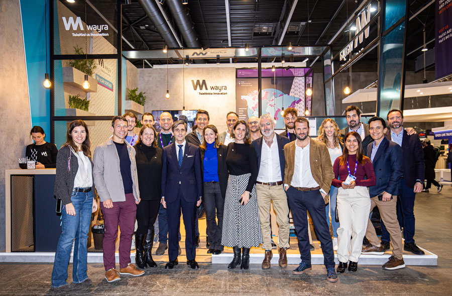The Wayra team at 4YFN with José María Álvarez-Pallete, chairman and CEO o Telefónica.