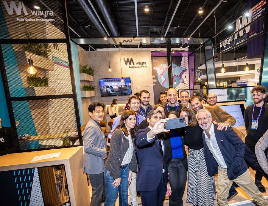 Álvarez-Pallete, with Wayra entrepreneurs  at the end of his visit