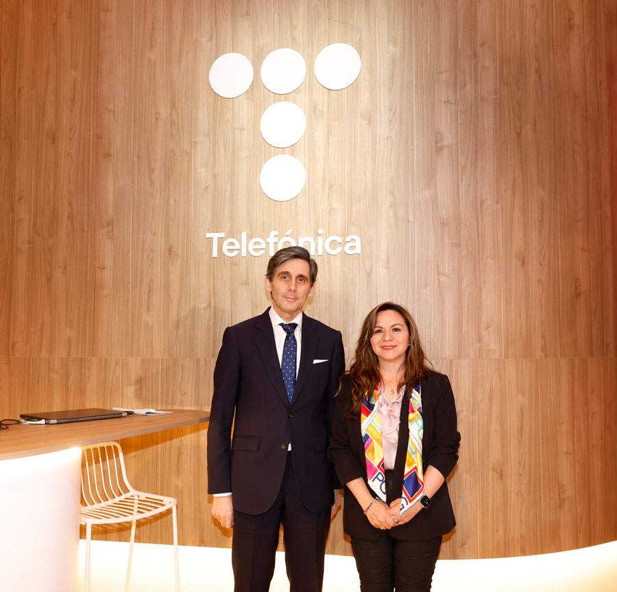 Sandra Milena Urrutia, Colombia's Minister of Information and Communication Technologies, together with José María Álvarez-Pallete, Chairman of Telefónica.