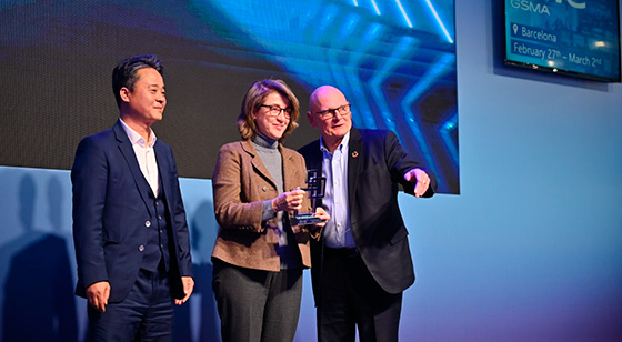 ProFuturo wins GLOMO 2023 award for its contribution to education