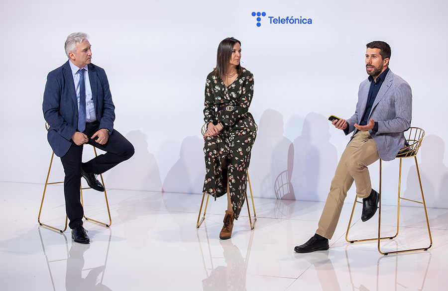 From left to right, Manuel Estébanez, CIO of GOfit; Esther Cardenal, Senior Product Manager of IoT and Big Data at Telefónica Tech and Sergio Sellers, Product Manager of Computer Vision at Telefónica España