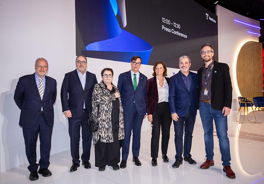 From left to right: Constantí Serrallonga, Fira de Barcelona; Chema Casas, Telefónica; Marta Continente, Barcelona City Council; Salvador Illa, PSC Cataluny; Carmen Morenés, Telefónica Foundation; Jaume Collboni, Barcelona City Council; and Humbert Ruiz, 42 Barcelona