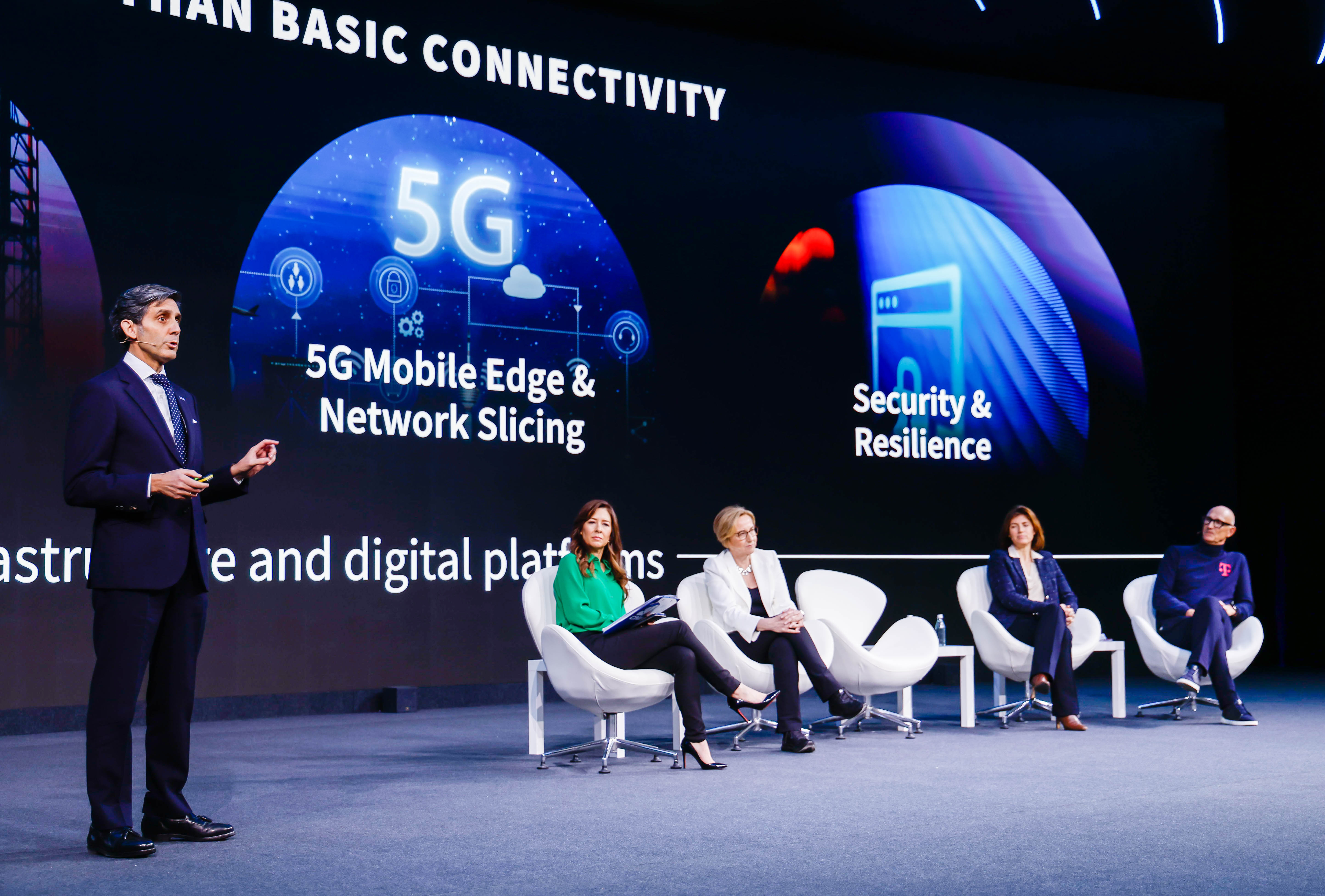 José María Álvarez-Pallete, Chairman of Telefónica and GSMA, took part in a roundtable with the CEOs of European operators to discuss the state of the sector, the future of connectivity in Europe and the Open Gateway initiative.