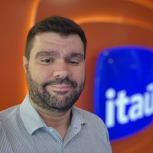 Albert Lang - Head of Telecom at Itaú Unibanco