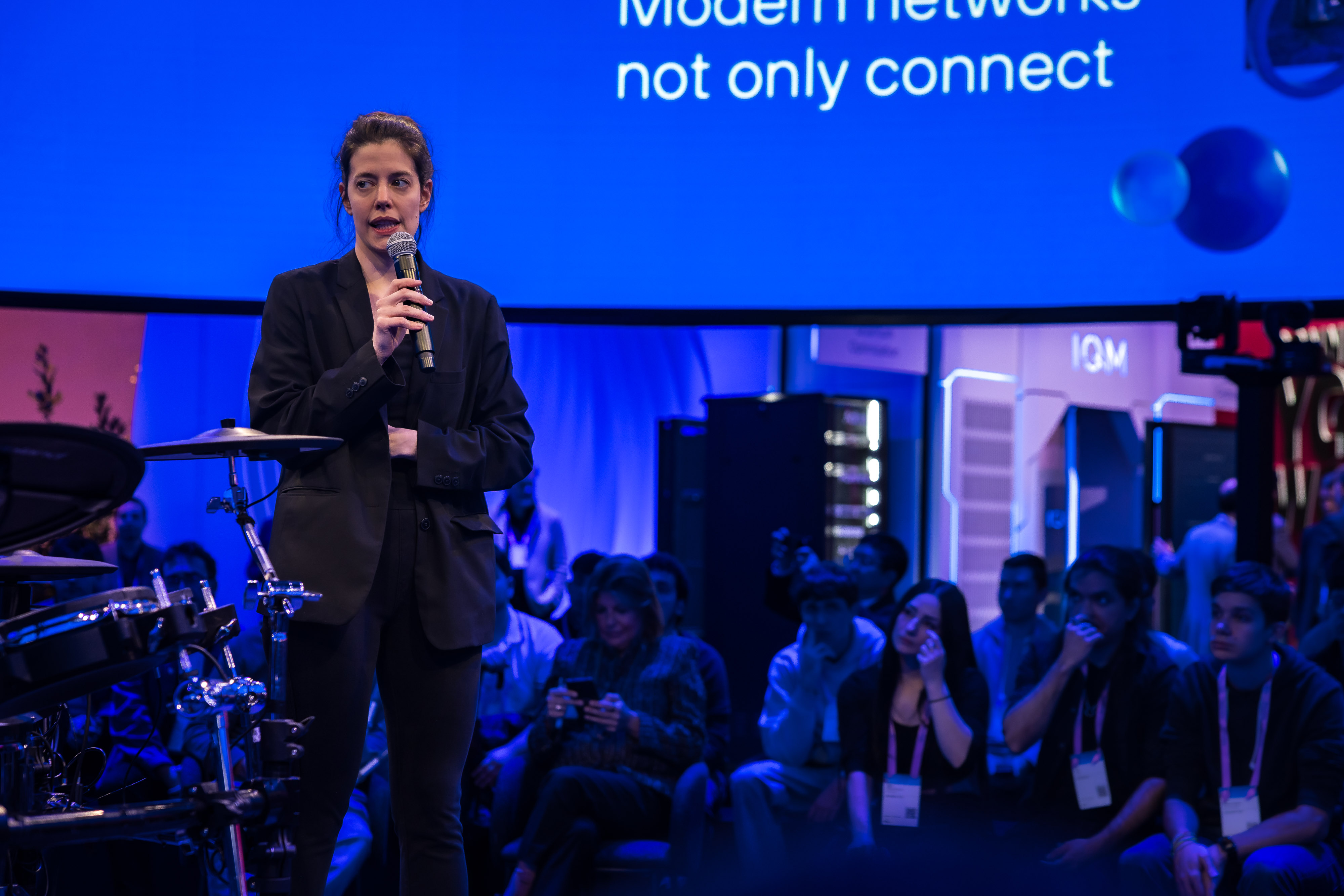 Ainhoa Zamora, director of 42 Barcelona, took part in the visit by students from 42 Barcelona, part of the Telefónica Foundation, to the Telefónica stand at MWC26.