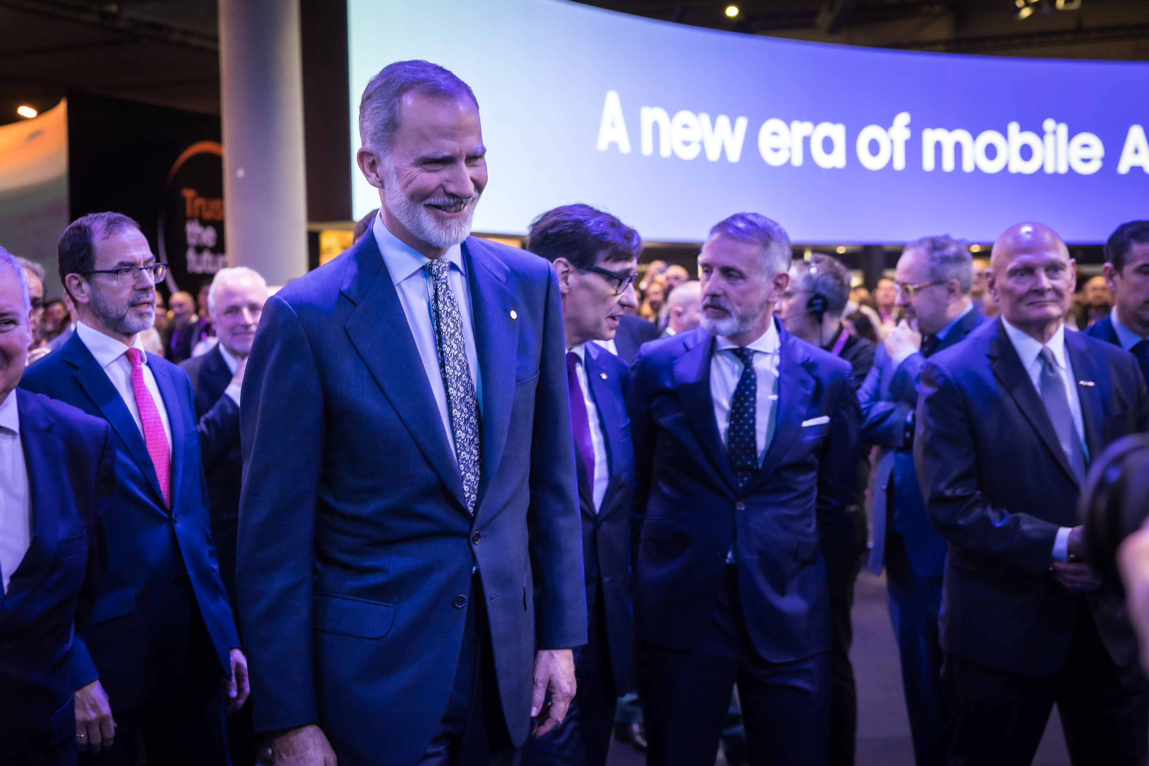 King Felipe during his visit to Telefónica's stand at MCW26 alongside Salvador Illa, President of the Generalitat; Marc Murtra, Executive Chairman of Telefónica; and John Hoffman, Chief Executive Officer of GSMA.
