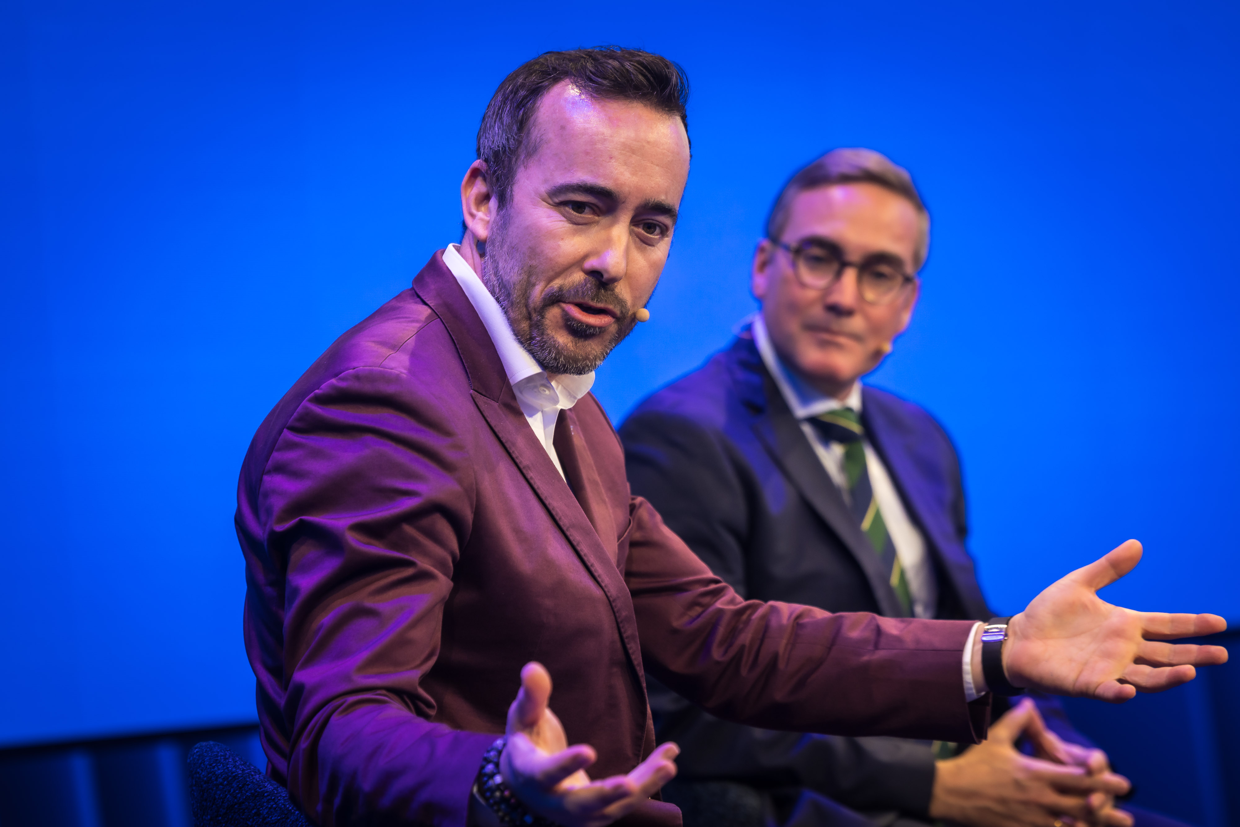 At Telefónica's Agora at MWC26, the Multinational Collaboration on 5G (MN5G) project was presented, which aims to unlock the potential of 5G technologies and their evolution for military applications in multinational contexts. Pictured: Antonio Calderón, Chief Technology Officer at NATO Communication and Information Agency (NCIA) and Jesús Abraham, Defence Strategy & Innovation Head, Telefónica.