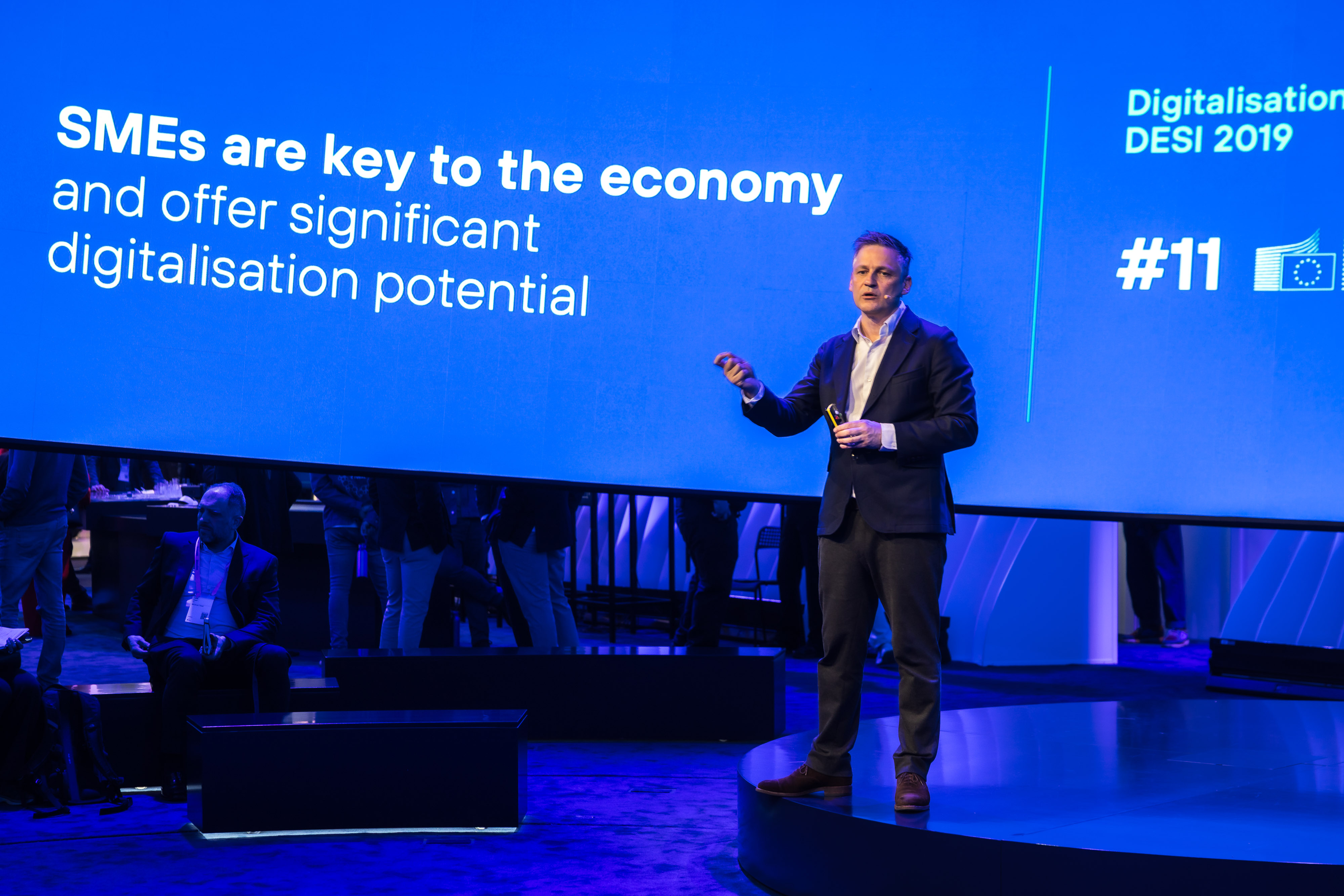 Javier Vizcaino, Director of SMEs at Telefónica Spain, gave a presentation at the Telefónica stand at MWC26 on how the workplace has become the true digital hub for small and medium-sized enterprises and why every employee is now key to productivity and security.