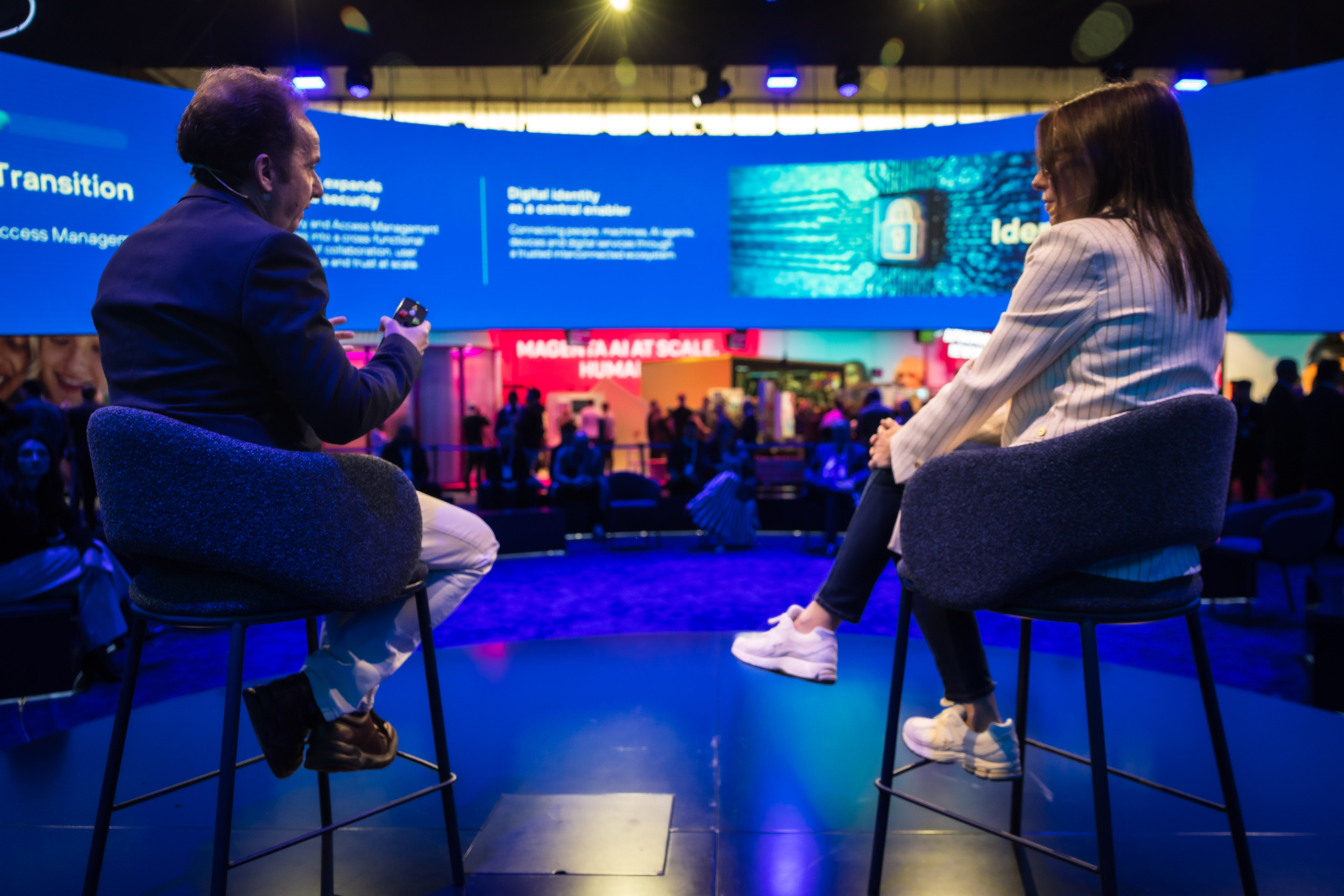 Telefónica's Agora at MWC26 becomes the scenic and technological heart of the stand with 24 live online sessions, open to the public, where around 60 executives and experts share their knowledge through talks, presentations and demonstrations.