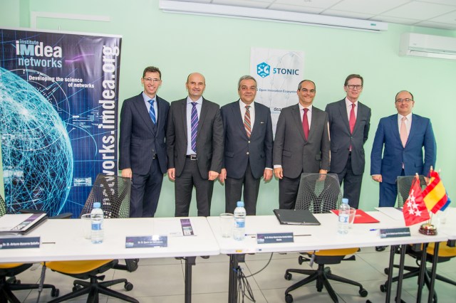 From left to right: Arturo Azcorra Saloña, Director of IMDEA Networks; David del Val, Executive Chairman of Telefónica I+D; Víctor María Calvo-Sotelo, Secretary of State for Telecommunications and the Information Society under the Ministry of Industry, Energy and Tourism; Rafael van Grieken Salvador, Regional Chair for Education, Youth and Sport from the local government of Madrid; Ingemar Naeve, Executive Chairman of Ericsson Spain; Benigno Lacort, Director General of AMETIC.