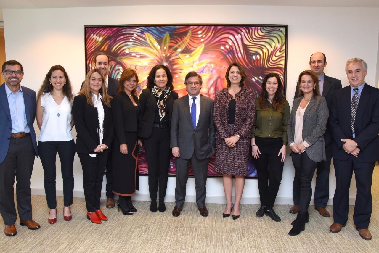  Luis Alberto Moreno, President of the IDB, with representatives of the partners