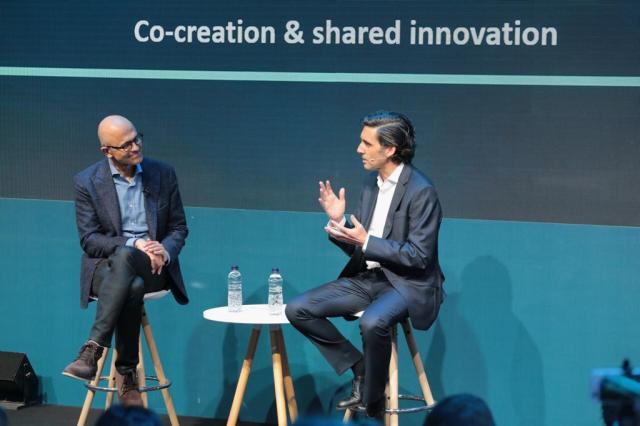 From left to right: Satya Nadella, CEO of Microsoft, and José María Álvarez-Pallete, chairman and CEO of Telefónica
