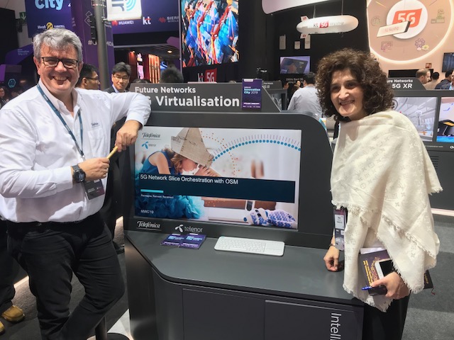 Enrique Blanco, CTIO of Telefónica, and Ruza Sabanovic, CTO of Telenor Group, at GSMA’s stand during MWC19, with the joint demo on 5G network slicing orchestration using OSM.