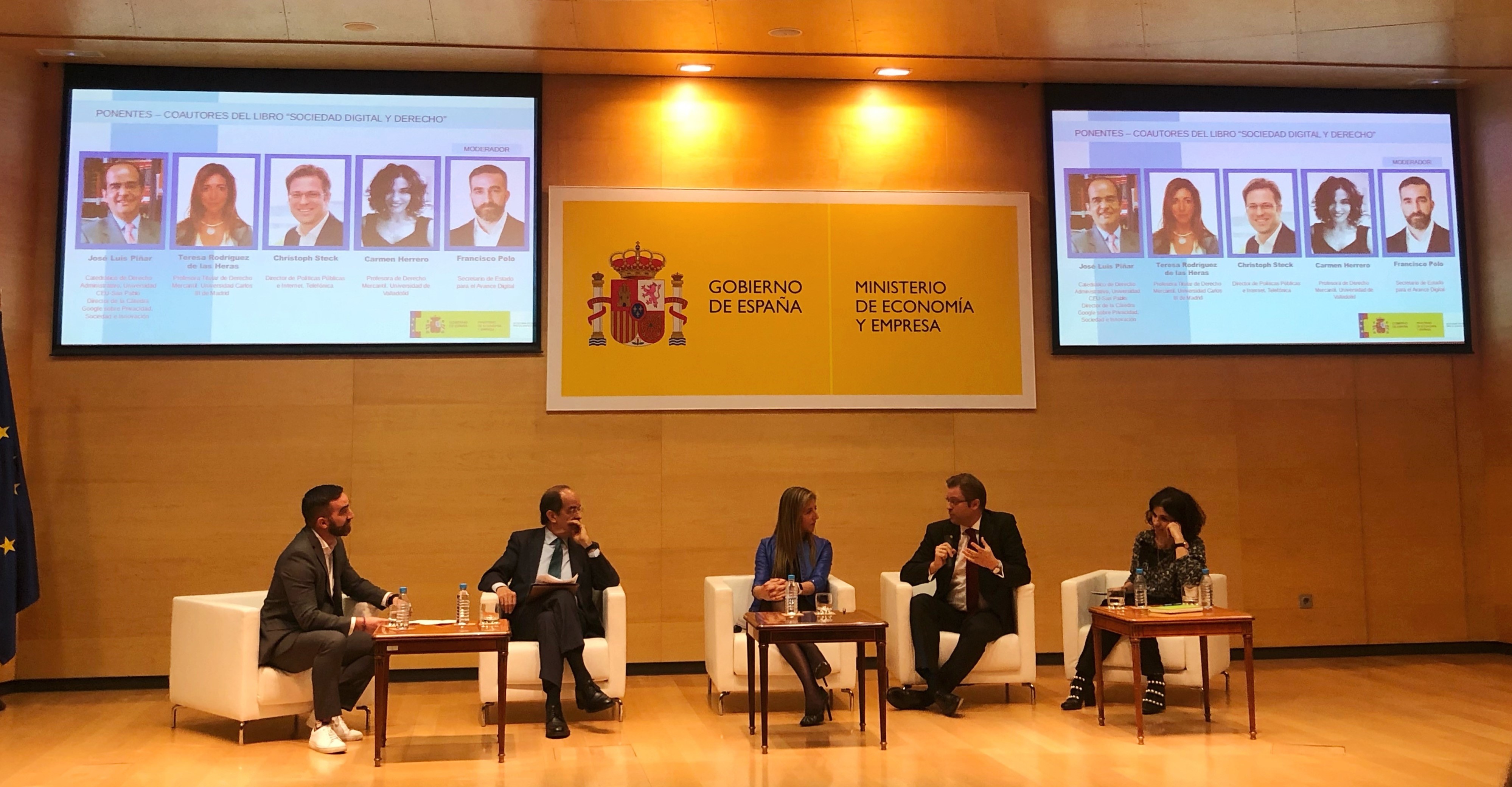 Mesa de Debate sobre el libro Sociedad Digital y Derecho