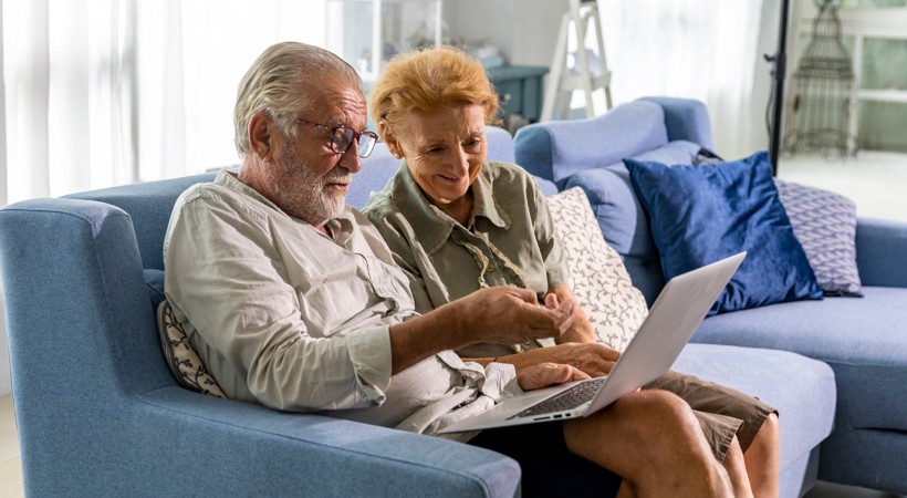 Two elder people with a laptop
