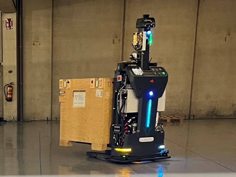 5G intralogistics management integrator solution