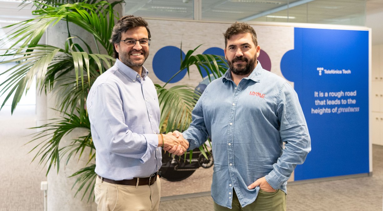 Gonzalo Martín-Villa, CEO of IoT and Big Data at Telefónica Tech, and Manu Marín, CEO of LIVALL Europe