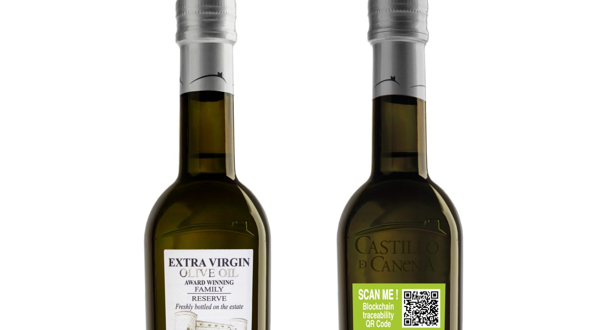 Bottle with QR code to consult the traceability of the product with Blockchain
