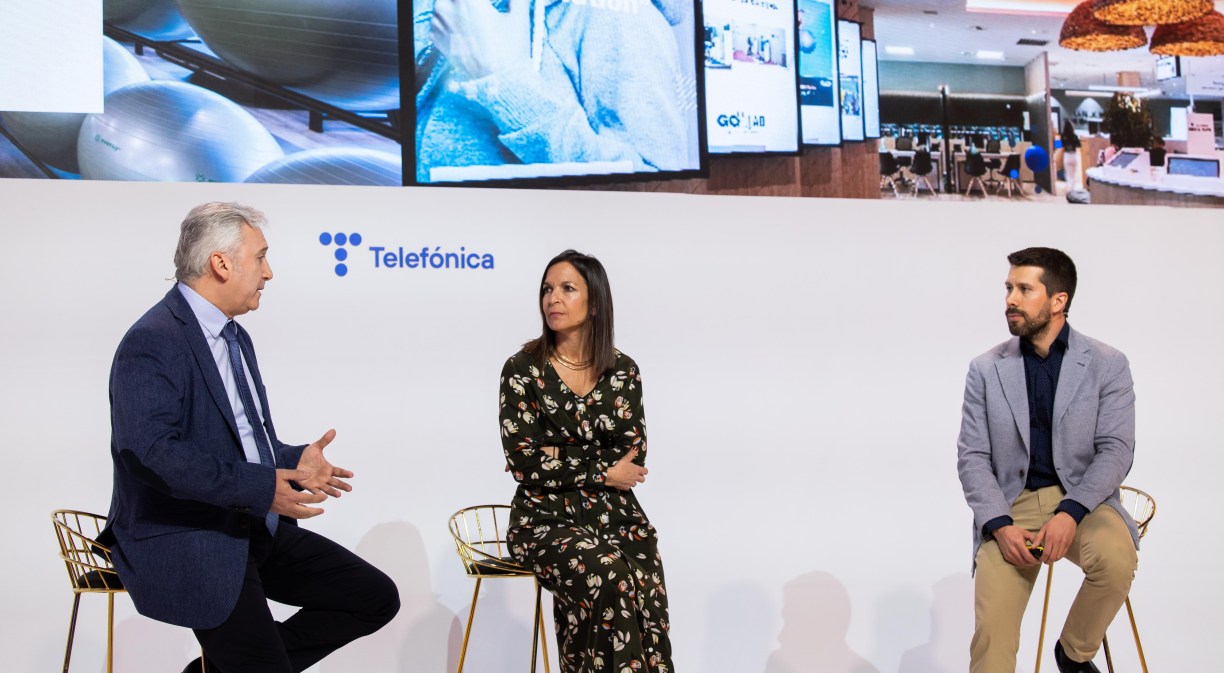 Telefónica and GOfit spokepersons present the wellness center of the future in the MWC23