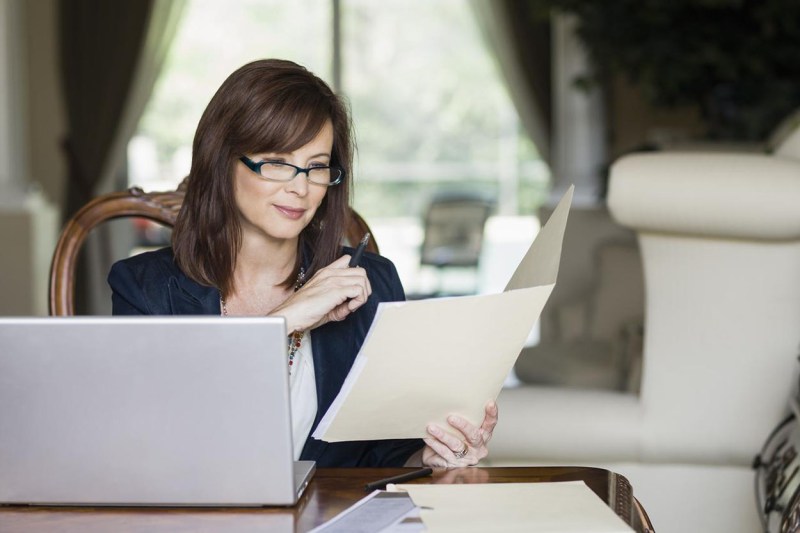 A Executive Director reading the Remuneration Policy