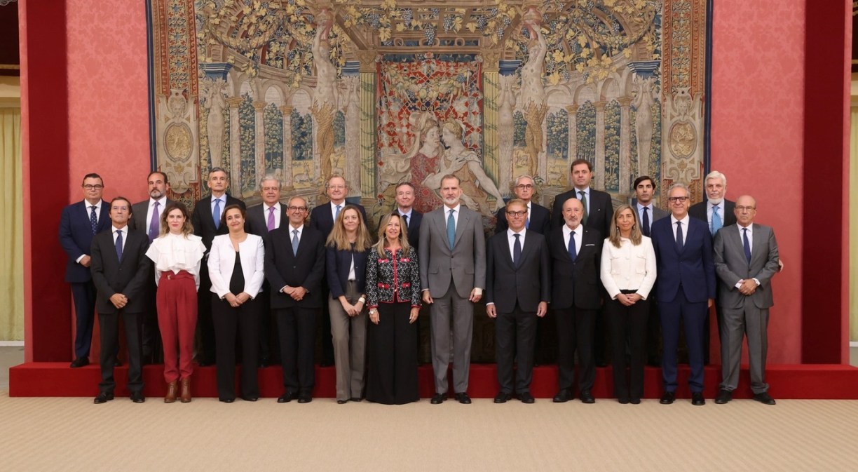 His Majesty the King with the Board of Trustees of the Ibero-American Business Foundation / © Casa de S.M. el Rey