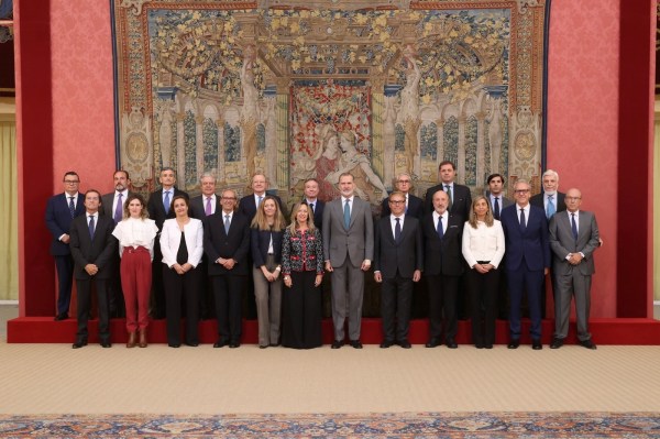 His Majesty the King with the Board of Trustees of the Ibero-American Business Foundation / © Casa de S.M. el Rey