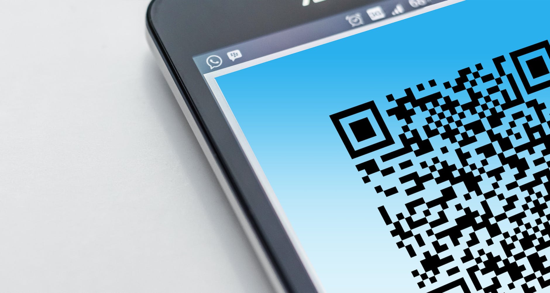 integrate digital signage and qr code engagement metrics