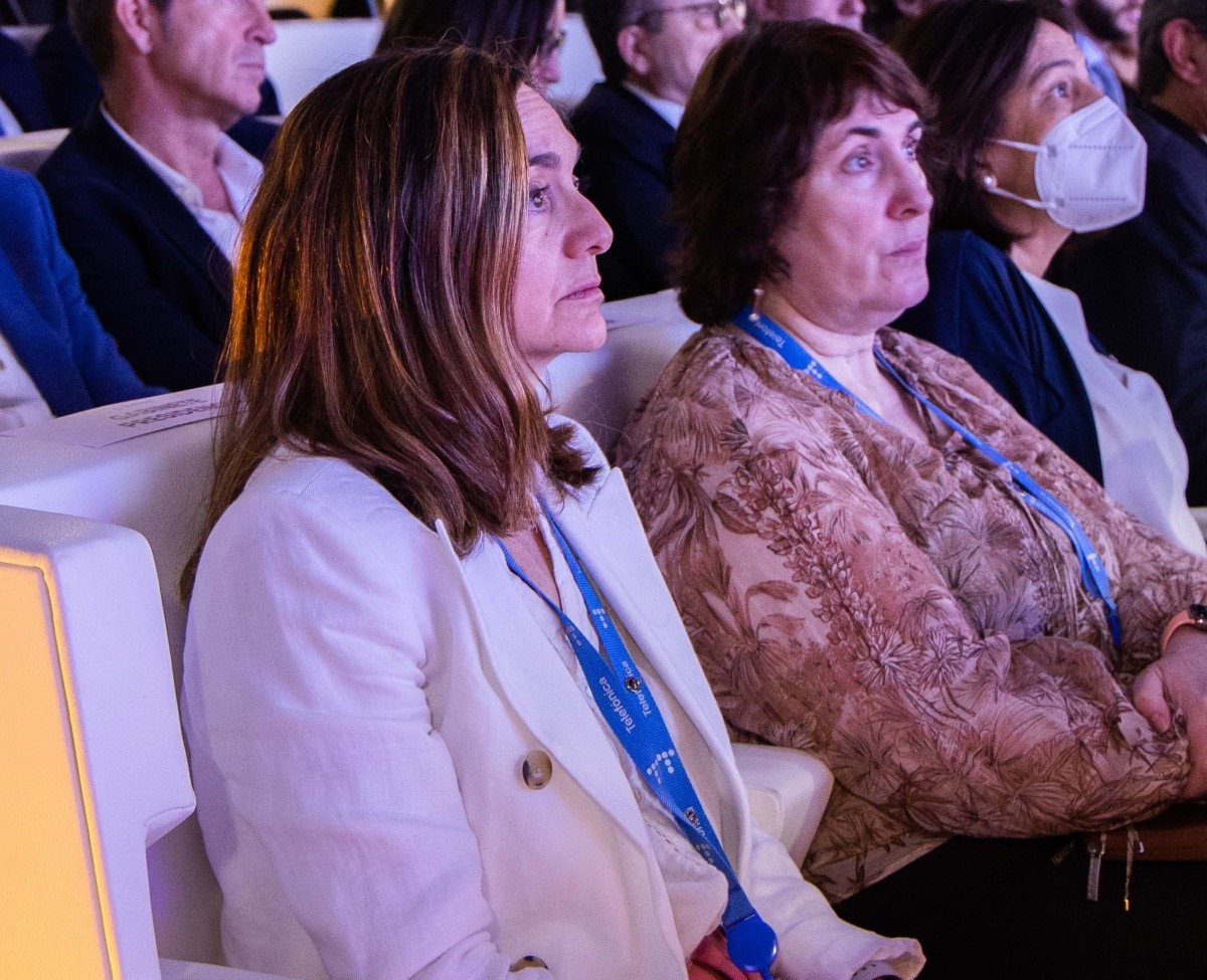 From right to left, María García-Legaz, Chief of Staff and head of Telefónica's Centenary Commission, with Marta Pizarroso and Beatriz Gutiérrez, from Telefónica's Chairman's Office.
