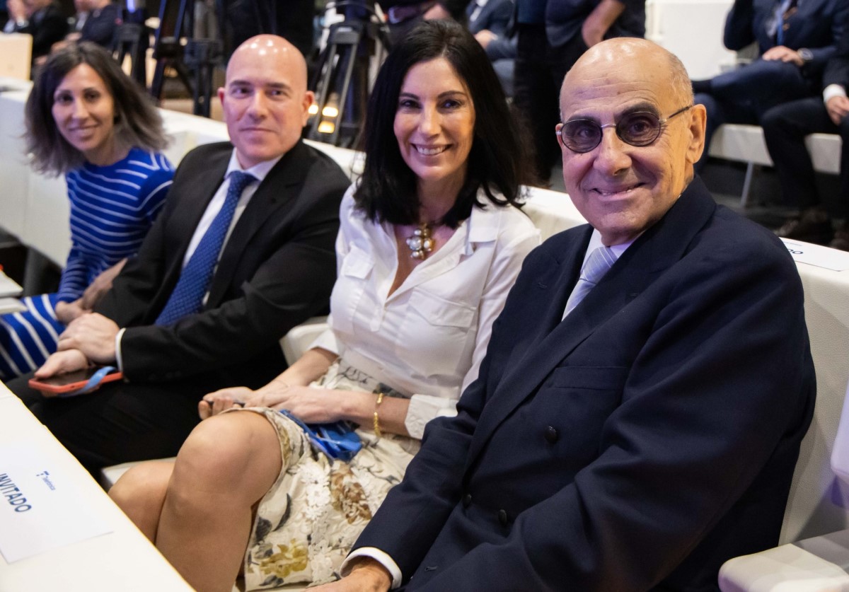 From right to left: Luis Abril, former Secretary General of the Presidency of Telefónica; Eva Fernández, Global Communications Director of Telefónica; Francisco Álvarez and Laura Sanz, from the Corporate Communications team.