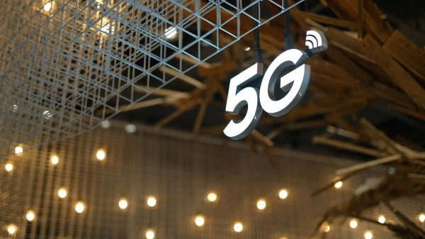 Discover what 5G SA Network Slicing is. Find out about its applications and use cases. In the future it will be key in the digital transformation.