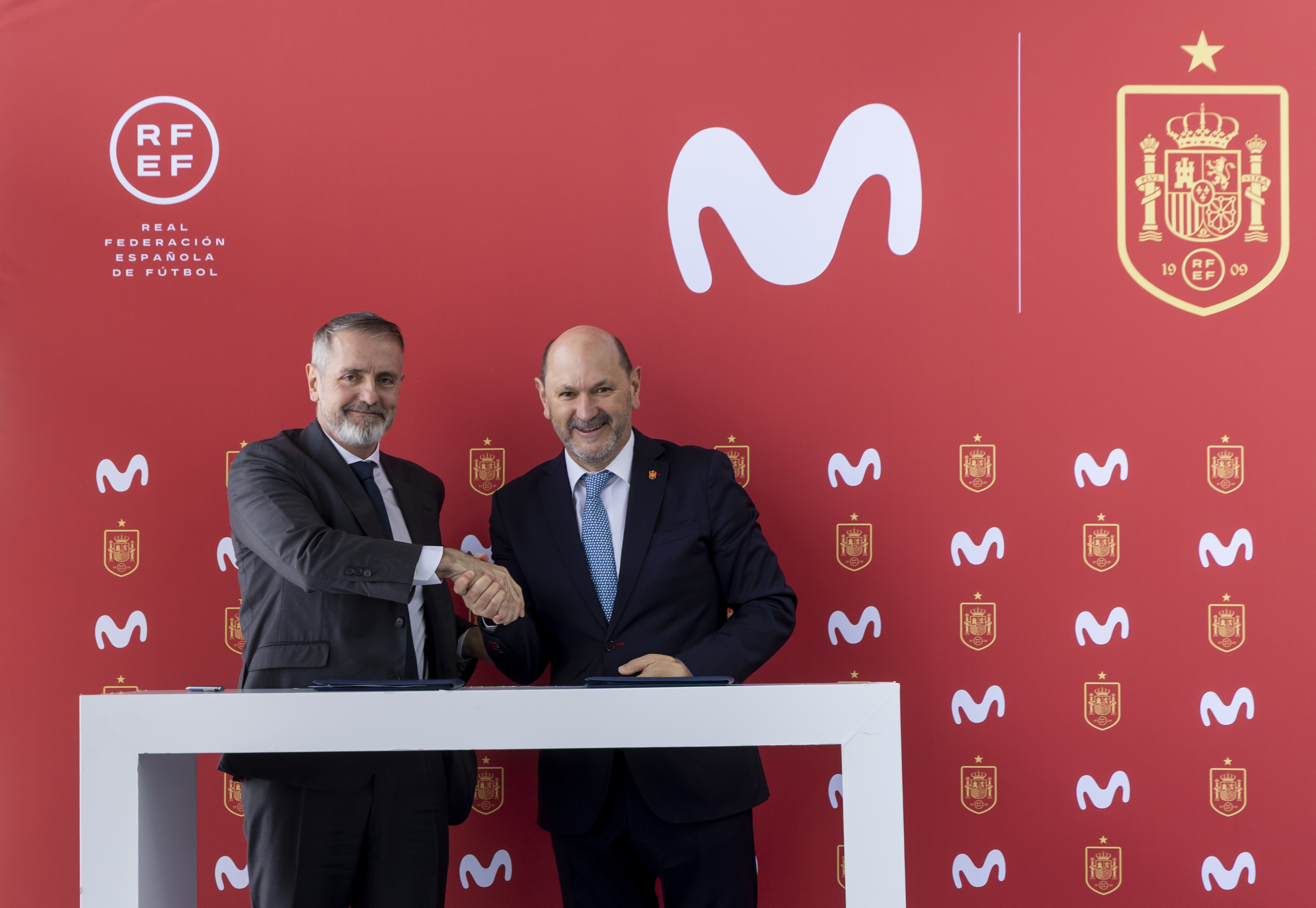 From left to right, Marc Murtra, Chairman of Telefónica, and Rafael Louzán, President of the Royal Spanish Football Federation