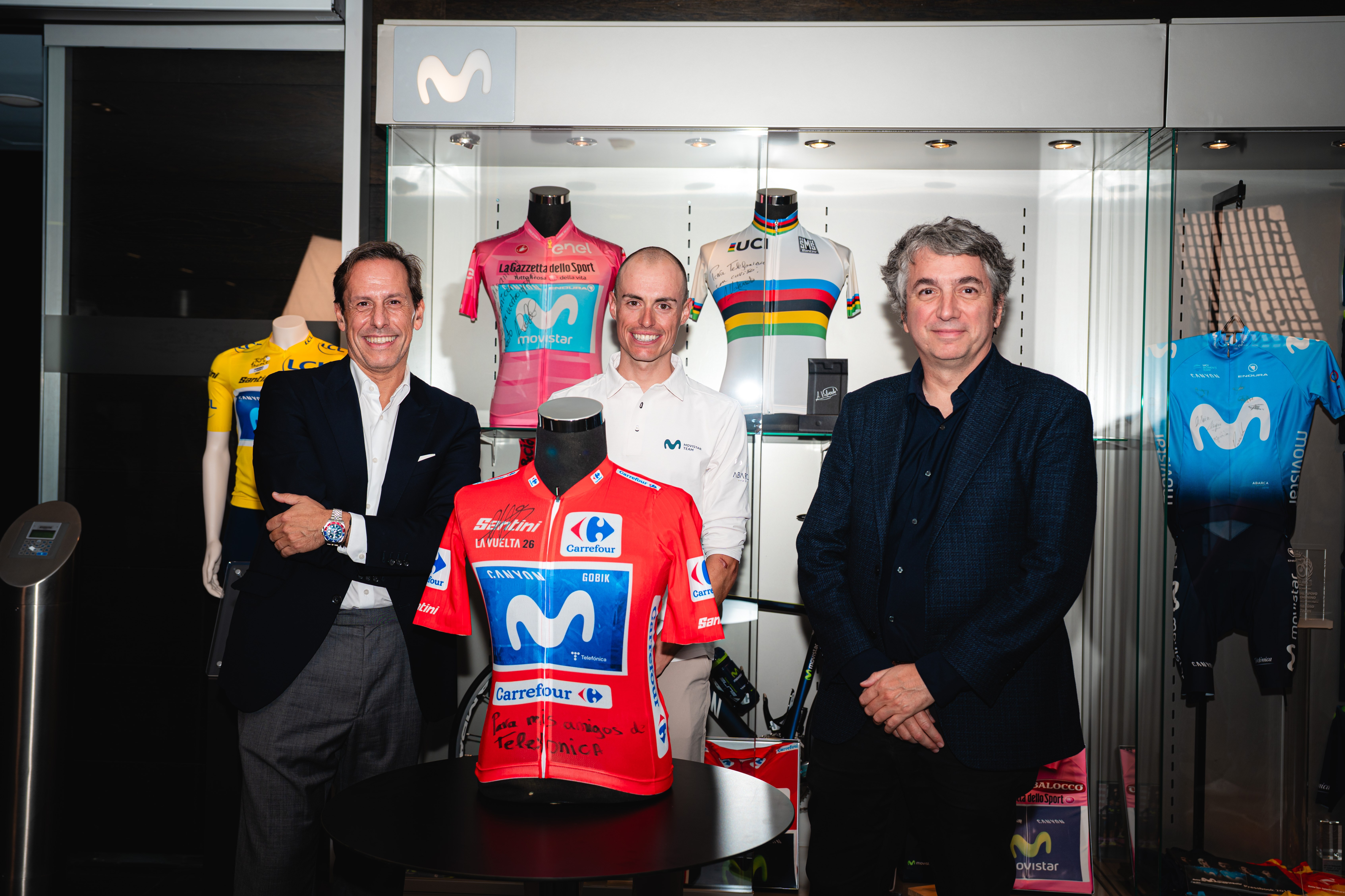 From left to right: Óscar Candiles, B2C director at Telefónica España; Enric Mas, winner of La Vuelta 2026; and Salvador Garcia-Ruiz, Brand and Communications director at Telefónica. 