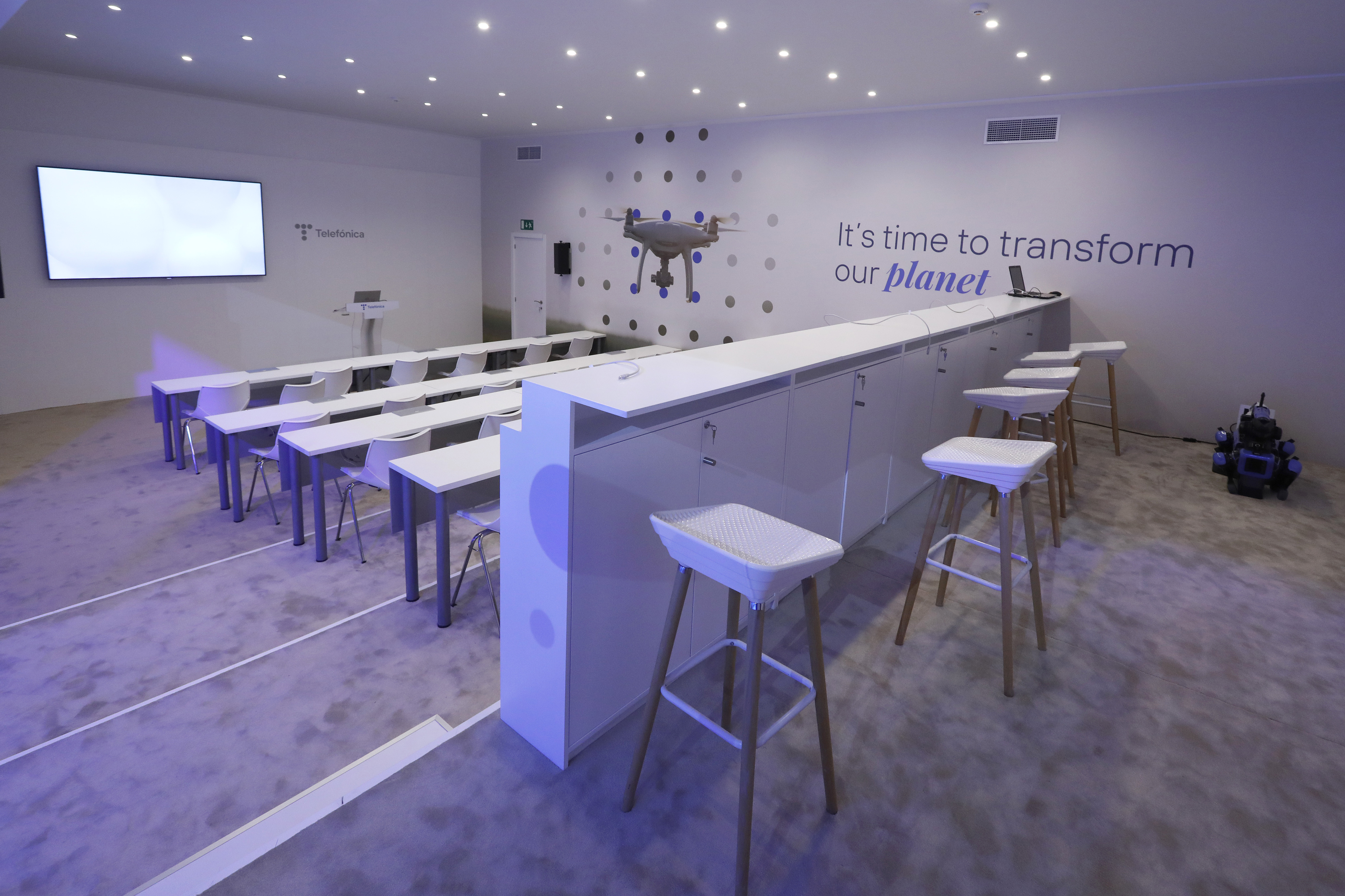 Stand de Telefónica en el MWC 2022 - @Arduino Vannucchi