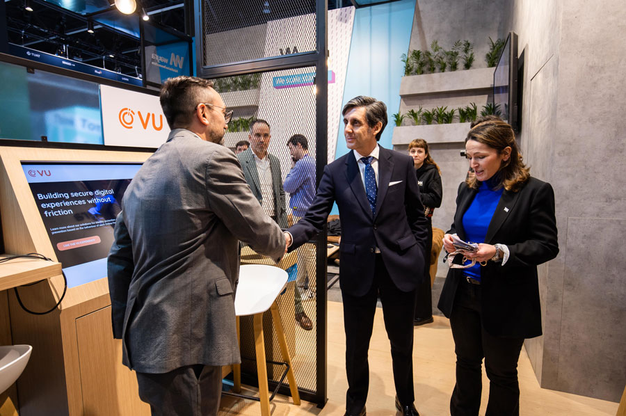 José María Álvarez-Pallete visita diferentes startups en Wayra
