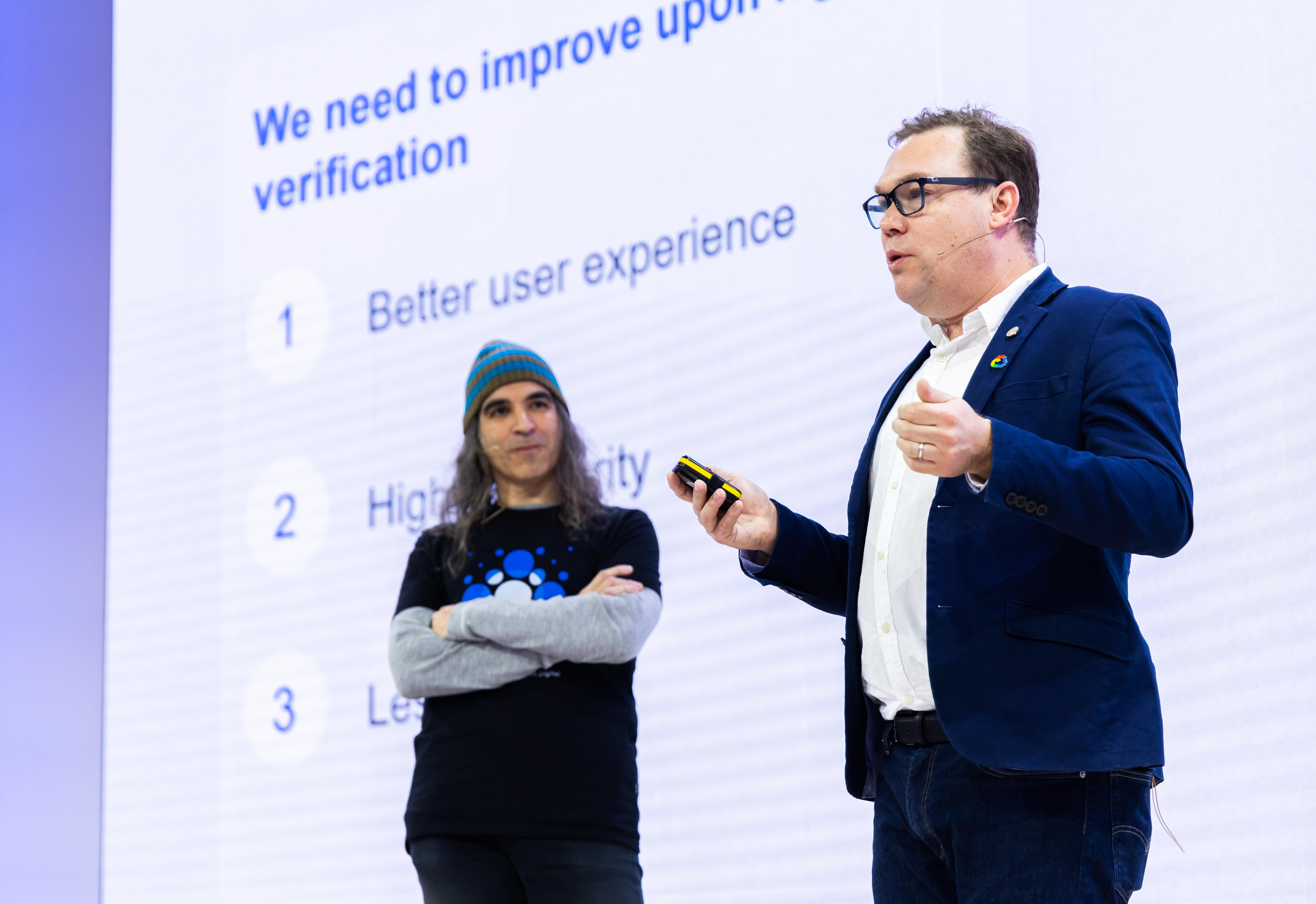 Chema Alonso, CDO de Telefónica, junto a Christiaan Brand, Google Product Manager: Identity and Security.