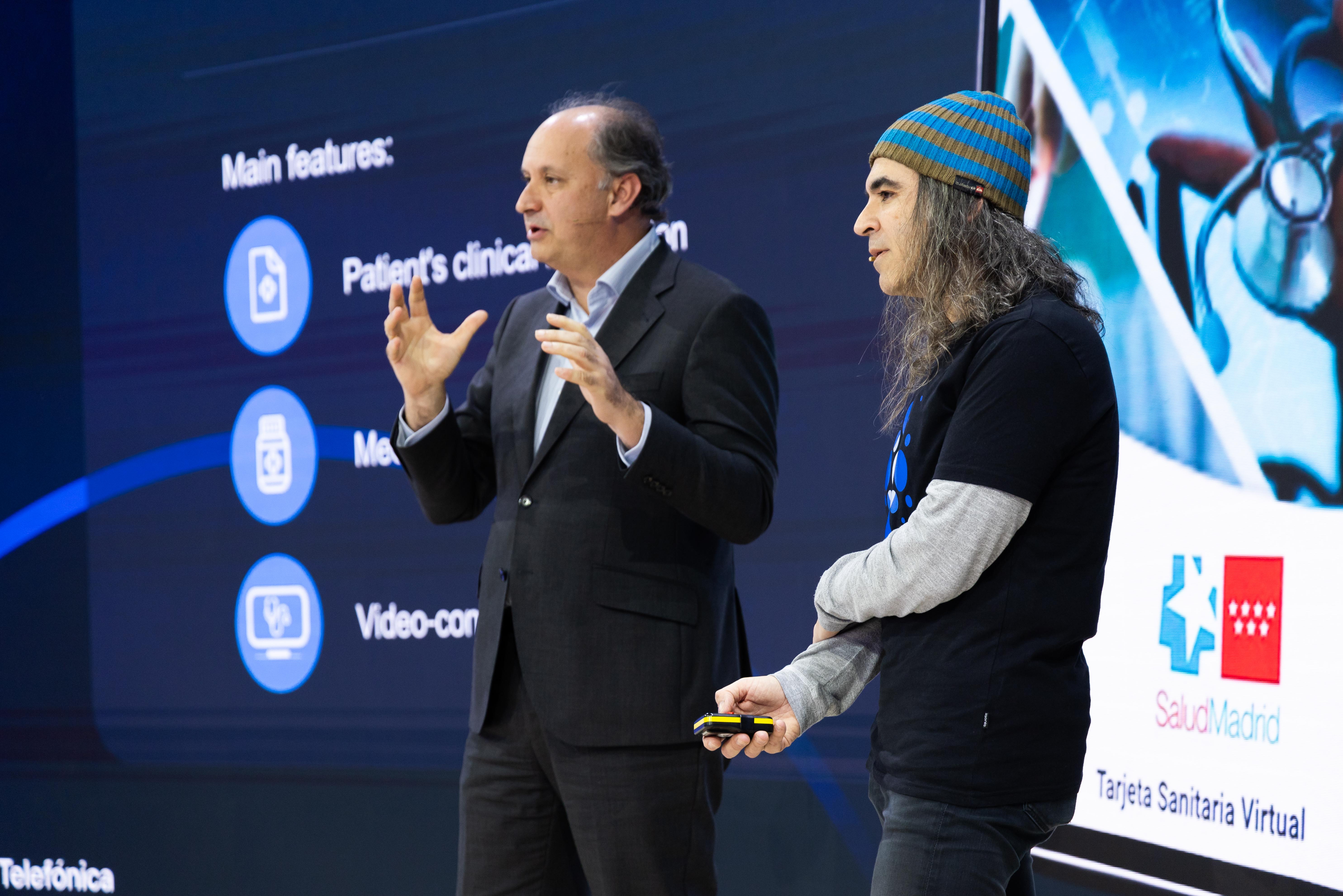 Miguel López-Valverde Argüeso, consejero de Digitalización de la Comunidad de Madrid, y Chema Alonso, CDO de Telefónica.
