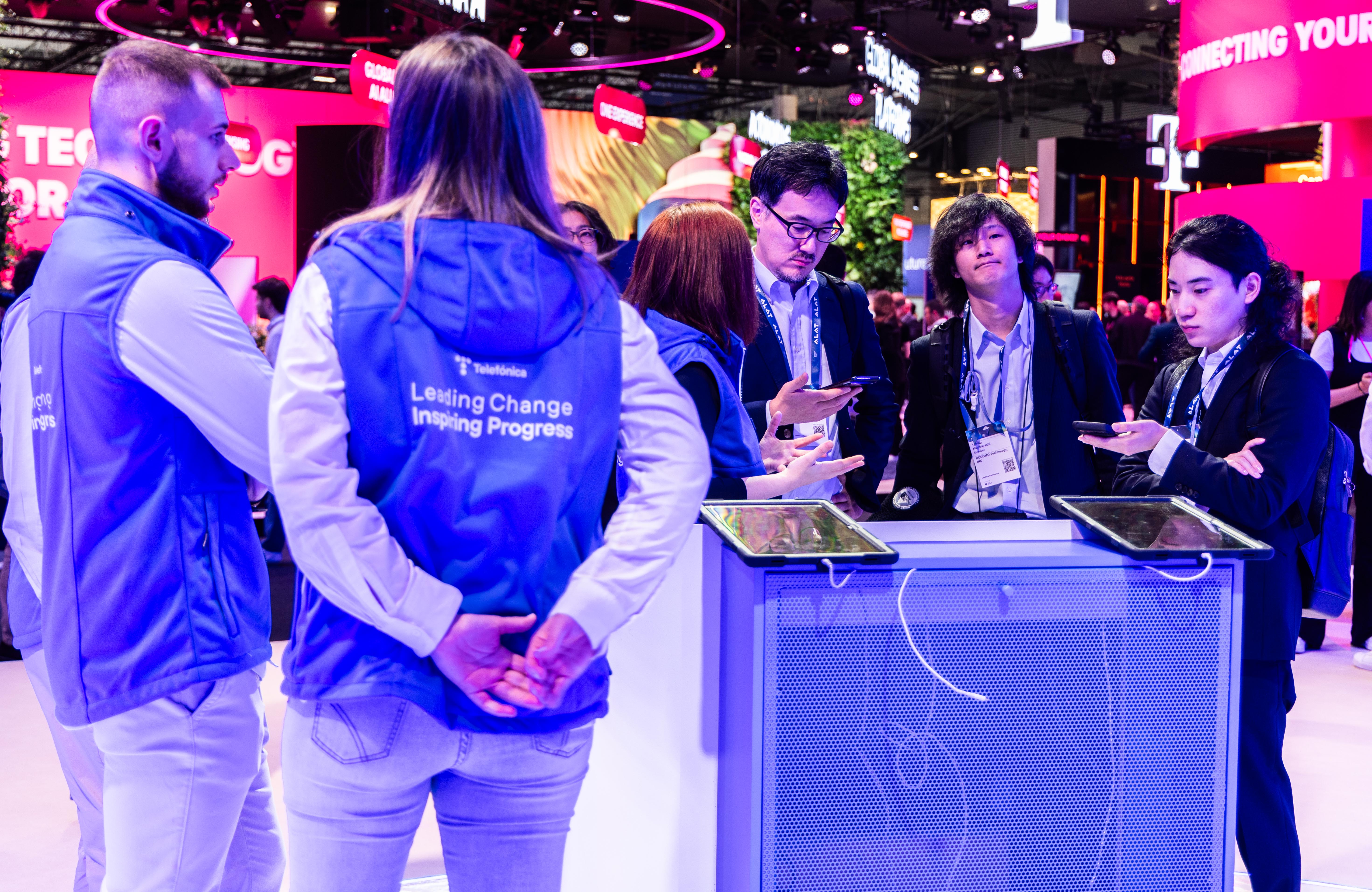 Telefónica se presenta en el MWC 2025 bajo el lema ‘Leading Change Inspiring Progress’, con el que transmite el espíritu innovador de la compañía en su búsqueda de la tecnología más puntera para liderar la era digital.