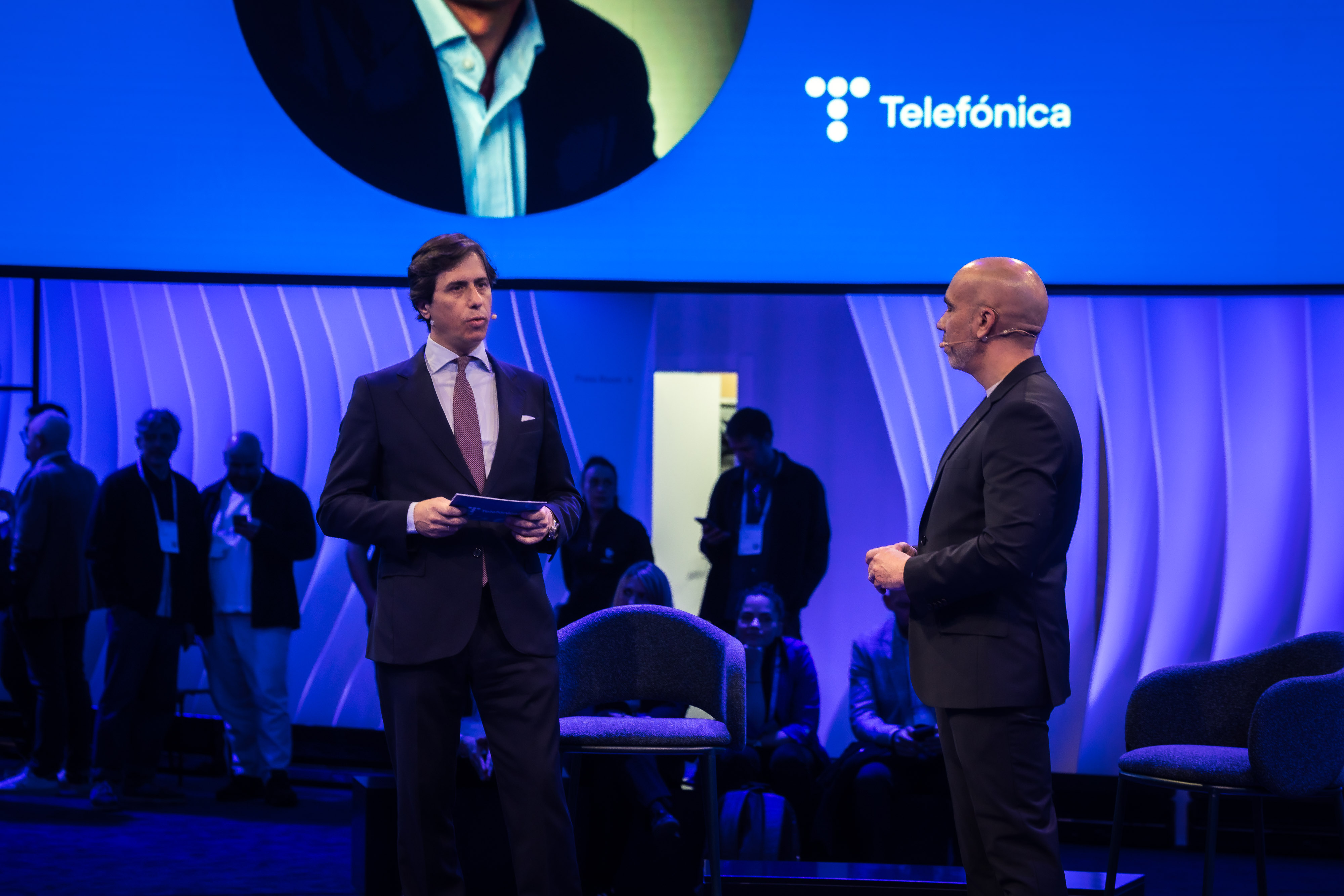 Ponencia conjunta entre Telefónica y Bankinter celebrada en el Ágora del stand de la telco en el MWC26. Álvaro Jiménez, Sales Director Banking, Insurance, Leisure & Tourism B2B en Telefónica y Rafael Salcedo, Director of Technology Infrastructure en Bankinter (de izq. a drch.) han compartido un caso de éxito sobre comunicaciones seguras.