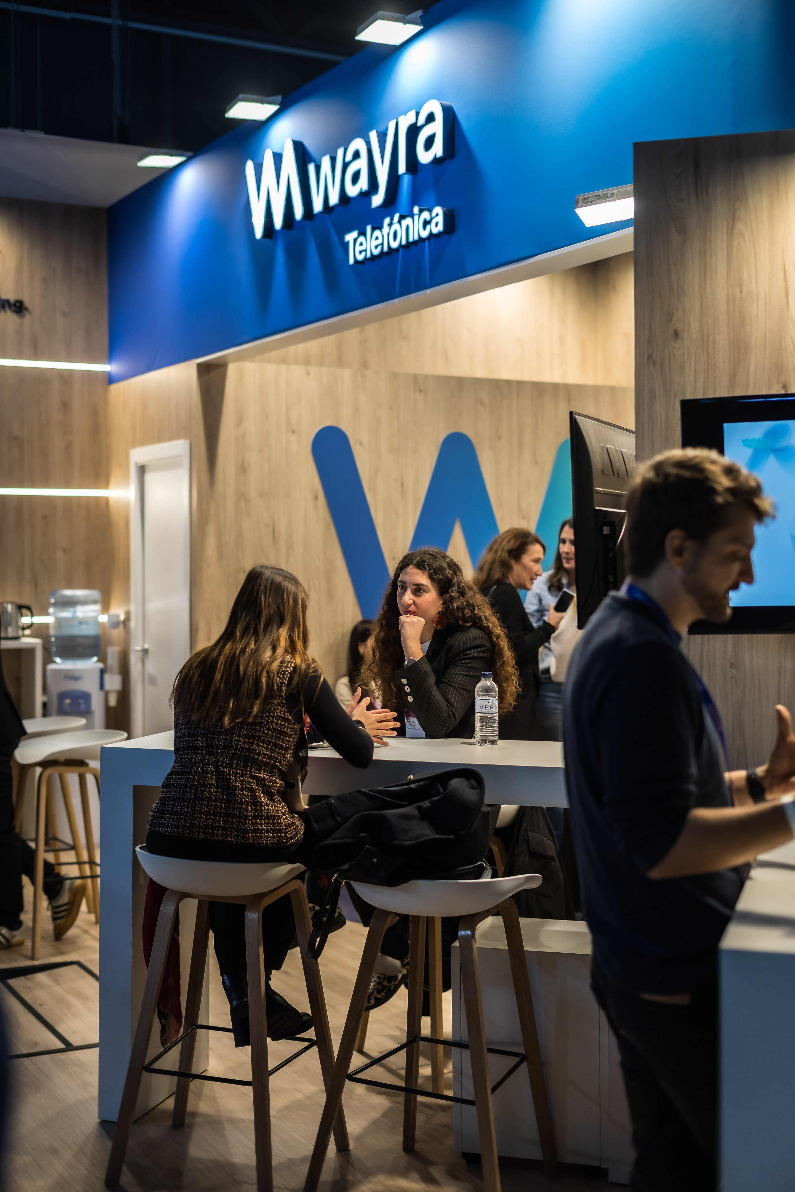 El stand de Wayra en 4YFN, junto con un total de 26 startups procedentes de España, Alemania, Reino Unido y Brasil, ofrece visibilidad a su portfolio internacional y al impacto real de la innovación abierta.