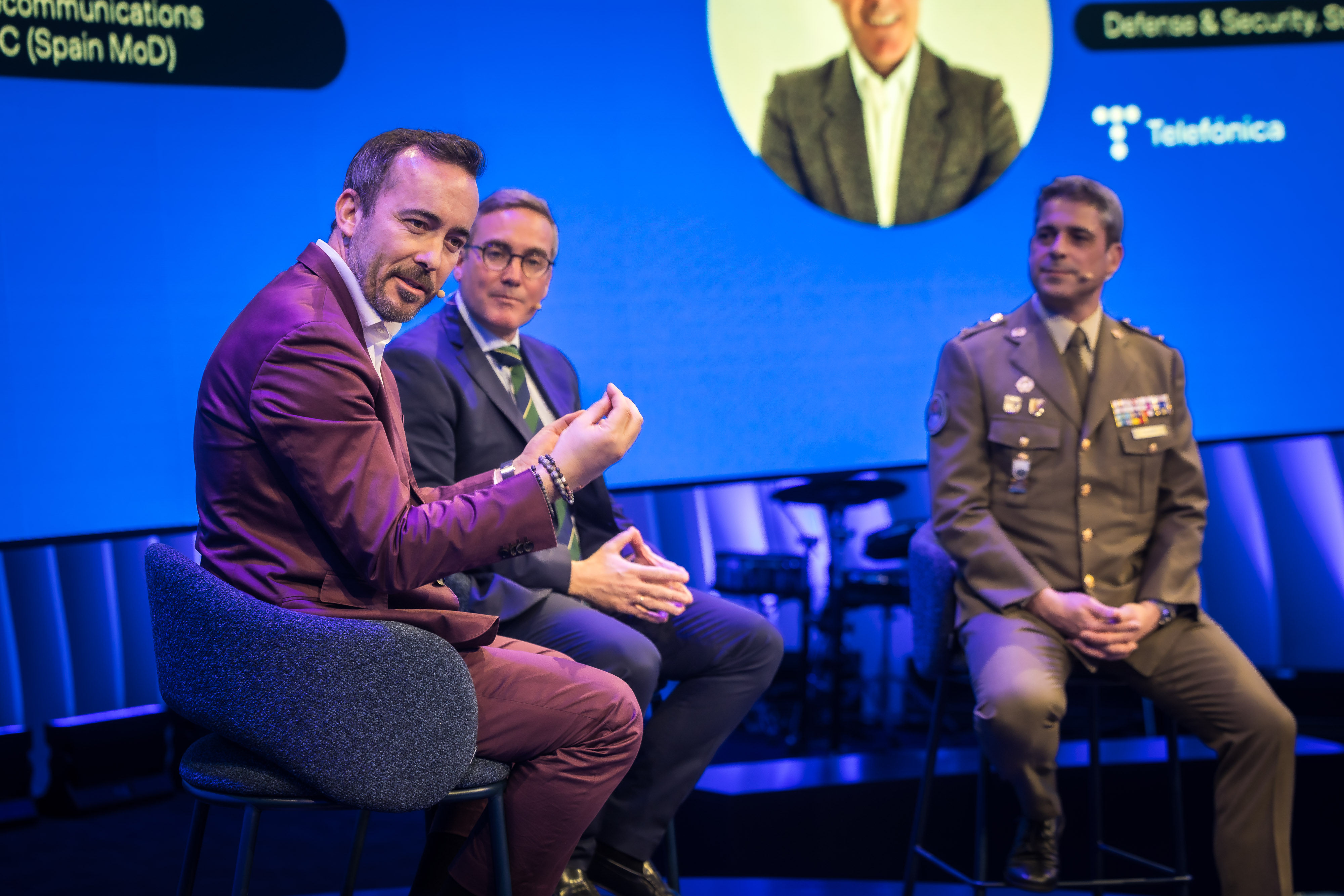 En la sesión ‘Hiperconectividad XG para operaciones multidominio avanzadas’ se ha presentado el proyecto Multinational Collaboration on 5G (MN5G), habilitado por la Agencia de Comunicaciones e Información de la OTAN (NCIA). En la imagen, de izq. a drcha. Antonio Calderón, Chief Technology Officer at NATO Communication and Information Agency (NCIA); Jesús Abraham, Defence Strategy & Innovation Head, Telefónica; y Alfredo Palacios, Program Manager - Telecommunications Infrastructure at CESTIC (Spain MoD)