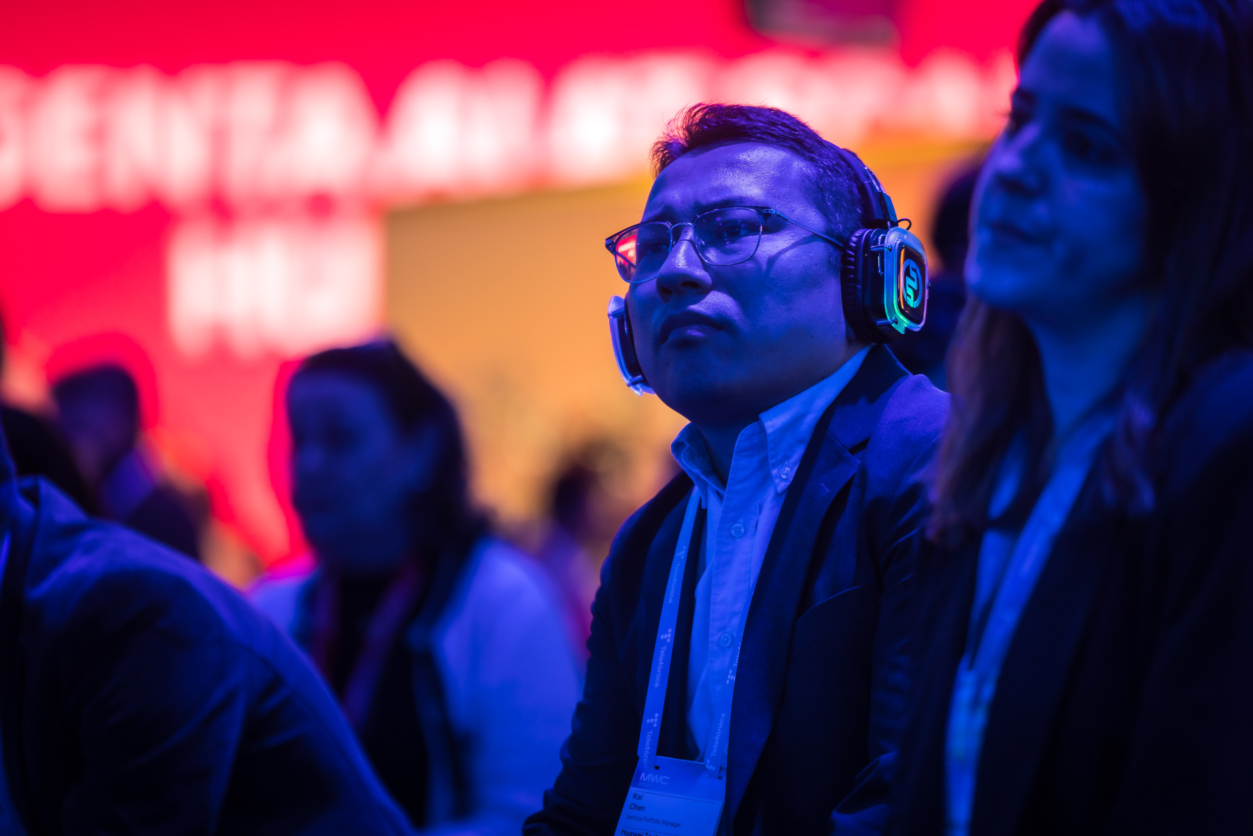 Las sesiones del Ágora de Telefónica son un espacio vivo diseñado para que el conocimiento y la innovación se encuentren con las personas a través de ponencias y experiencias inmersivas.