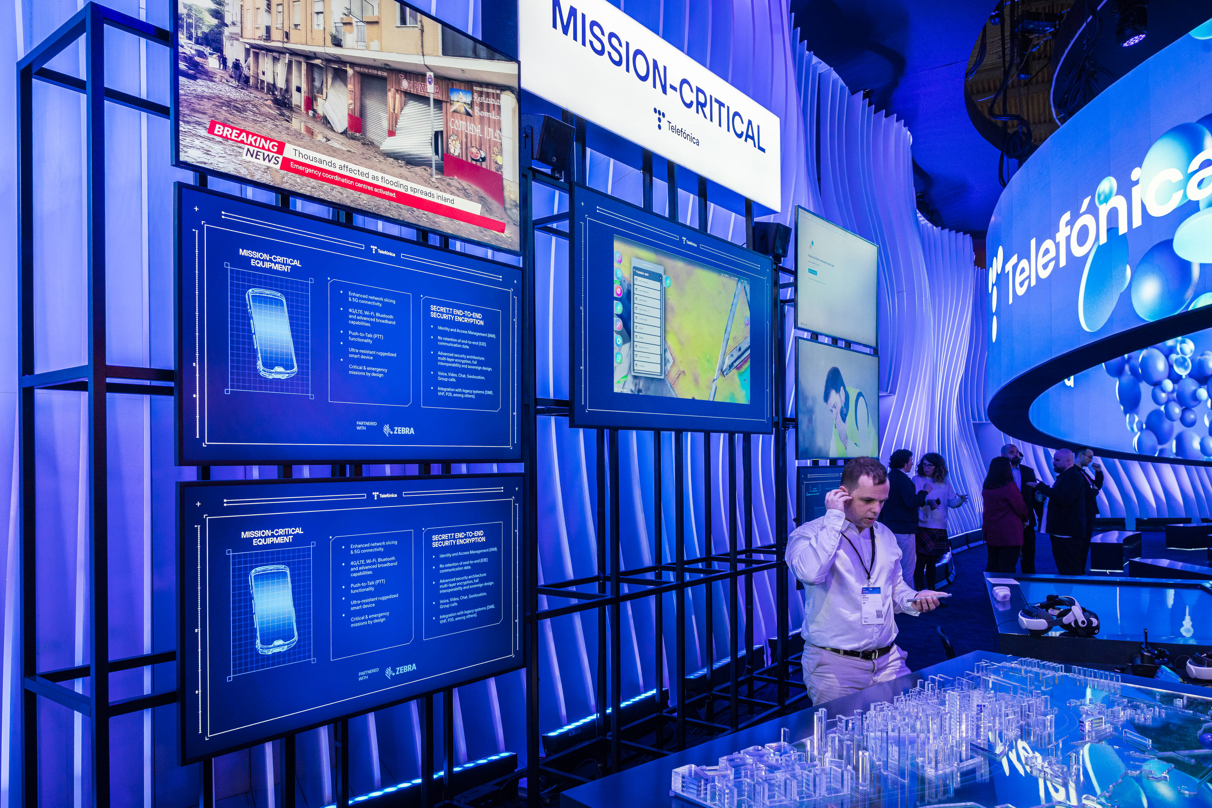 Telefónica presenta en esta vigésima edición del MWC26, Quantum Telco’, una propuesta integral de soluciones que pone las tecnologías cuánticas al servicio de escenarios reales de manera práctica y aplicada.