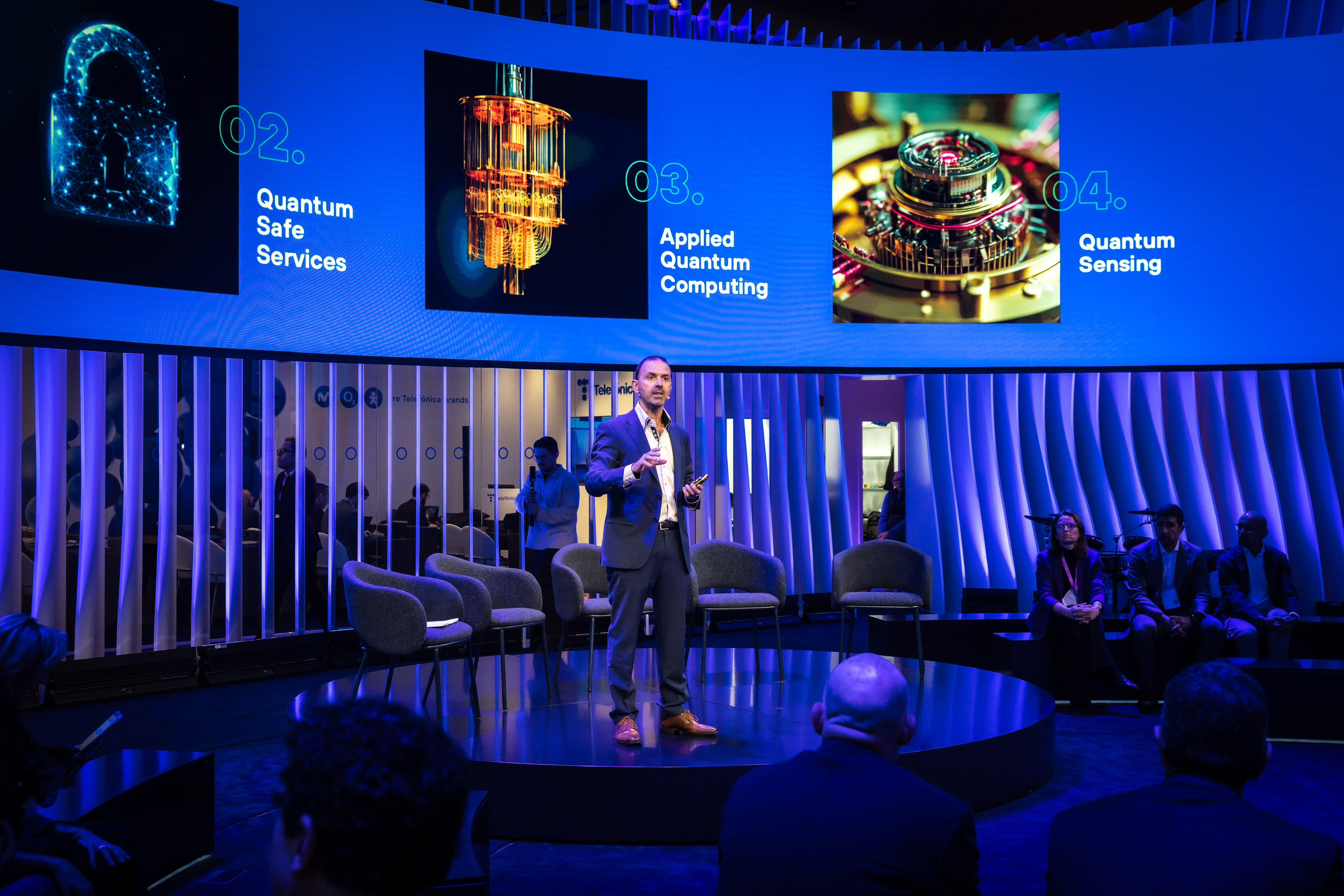 Juan Cambeiro,  Quantum Applied Innovation de Telefónica, en el transcurso de la sesión Telefónica Quantum Telco en el MWC26.