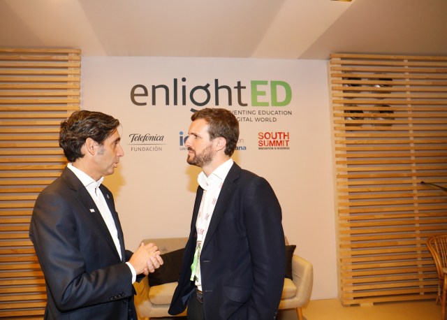 El presidente de Telefónica, José Mª Álvarez-Pallete, en la primera sesión de EnlightED 2019, junto al presidente del Partido Popular, Pablo Casado