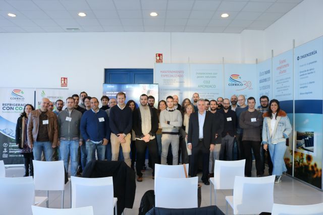 Los participantes, durante la visita a las instalaciones de Cofrico.