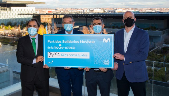 En la fotografías, de izquierda a derecha: Ander Pérez Fernández-Sayar, Jefe de Patrocinios de Movistar; Miguel Fernández Rodríguez, Director General de Fesbal; Ángel Miguel Franco Franco, Director de  Comunicación de Fesbal, y Ricardo de Diego, Director de Marca de acb.