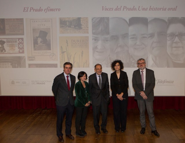 De izquierda a derecha, Rafael Fernández de Alarcón, director de marca, patrocinios y medios de Telefónica, S. A; Maria Luisa Cuenca, jefa de Área de Biblioteca, Archivo y Documentación del Museo Nacional del Prado y responsable del proyecto “Efímera”; Javier Solana, presidente del Real Patronato del Museo Nacional del Prado; Sonia Prior, titulado superior del Área de Comunicación del Museo Nacional del Prado y responsable del proyecto “Voces del Prado”; y Miguel Falomir, director del Museo Nacional del Prado.